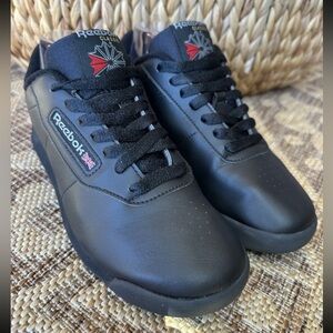 Reebok Classic Sz 8.5 Retro Women’s Sneakers Shoes All Black Excellent Condition